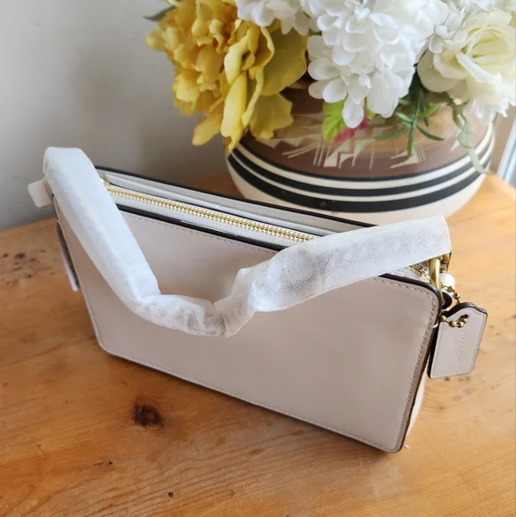 NWT Coach Signature Chain Crossbody Bag in Chalk/Brass - Picture 7 of 15